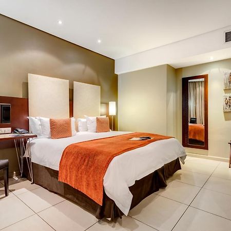 โปรเทีย โฮเทล บาย แมริออท ทรานสิต โออาร์ แทมโบ แอร์พอร์ต Hotel เคมป์ตัน พาร์ค ภายนอก รูปภาพ