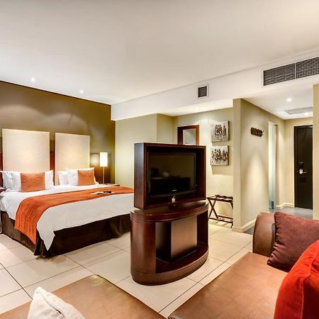 โปรเทีย โฮเทล บาย แมริออท ทรานสิต โออาร์ แทมโบ แอร์พอร์ต Hotel เคมป์ตัน พาร์ค ภายนอก รูปภาพ