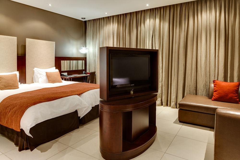 โปรเทีย โฮเทล บาย แมริออท ทรานสิต โออาร์ แทมโบ แอร์พอร์ต Hotel เคมป์ตัน พาร์ค ภายนอก รูปภาพ