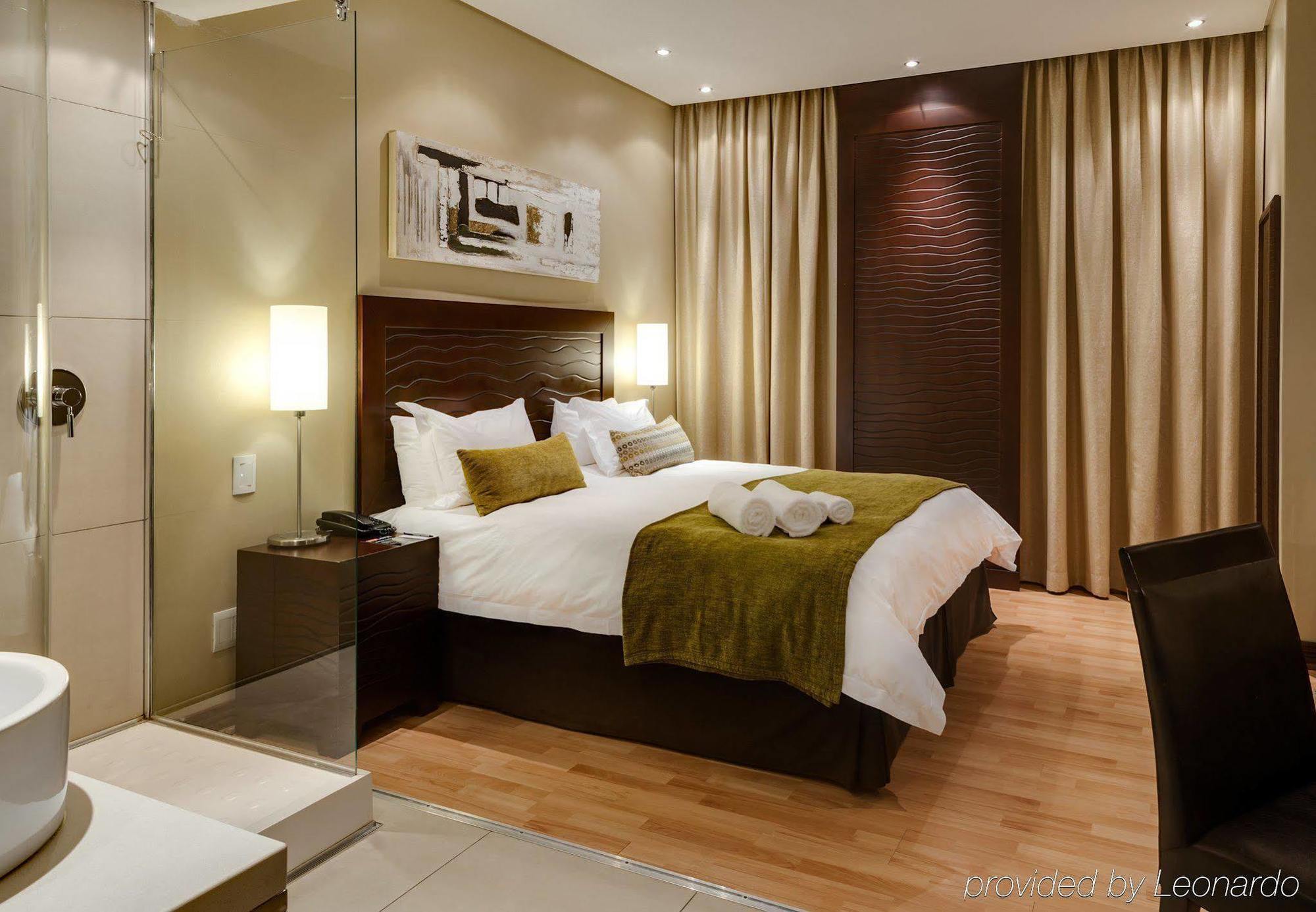 โปรเทีย โฮเทล บาย แมริออท ทรานสิต โออาร์ แทมโบ แอร์พอร์ต Hotel เคมป์ตัน พาร์ค ภายนอก รูปภาพ
