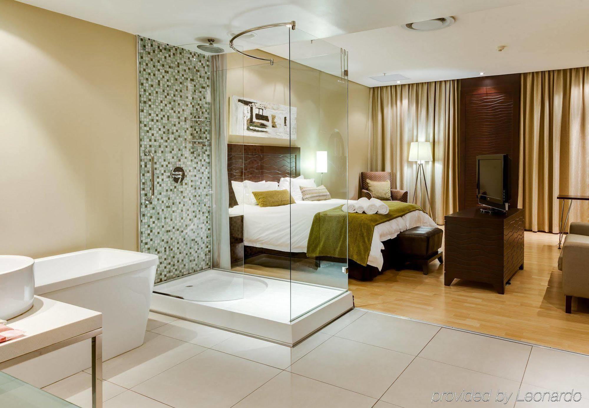 โปรเทีย โฮเทล บาย แมริออท ทรานสิต โออาร์ แทมโบ แอร์พอร์ต Hotel เคมป์ตัน พาร์ค ภายนอก รูปภาพ