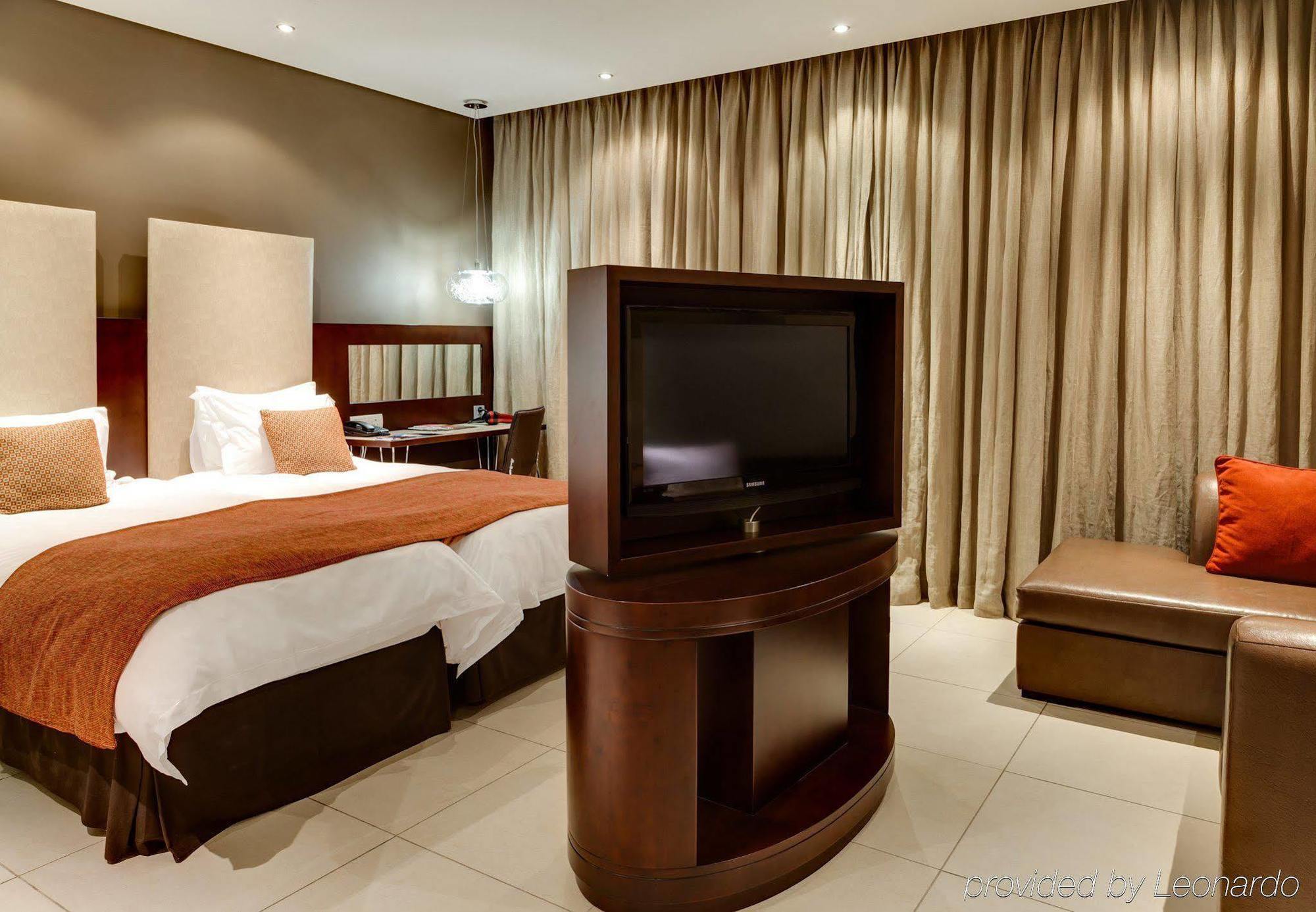 โปรเทีย โฮเทล บาย แมริออท ทรานสิต โออาร์ แทมโบ แอร์พอร์ต Hotel เคมป์ตัน พาร์ค ภายนอก รูปภาพ