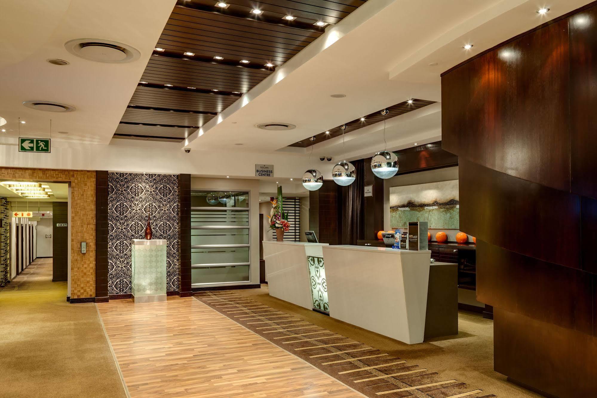 โปรเทีย โฮเทล บาย แมริออท ทรานสิต โออาร์ แทมโบ แอร์พอร์ต Hotel เคมป์ตัน พาร์ค ภายนอก รูปภาพ