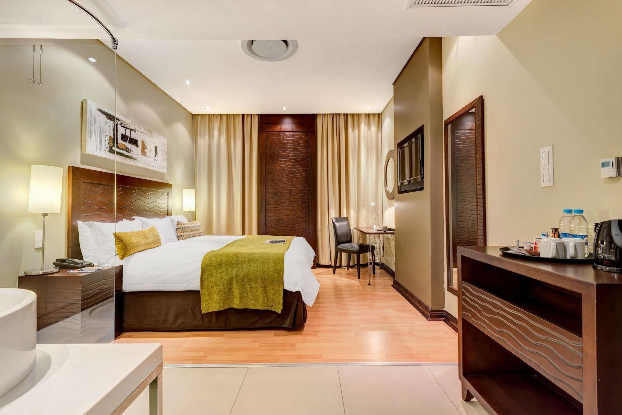 โปรเทีย โฮเทล บาย แมริออท ทรานสิต โออาร์ แทมโบ แอร์พอร์ต Hotel เคมป์ตัน พาร์ค ภายนอก รูปภาพ