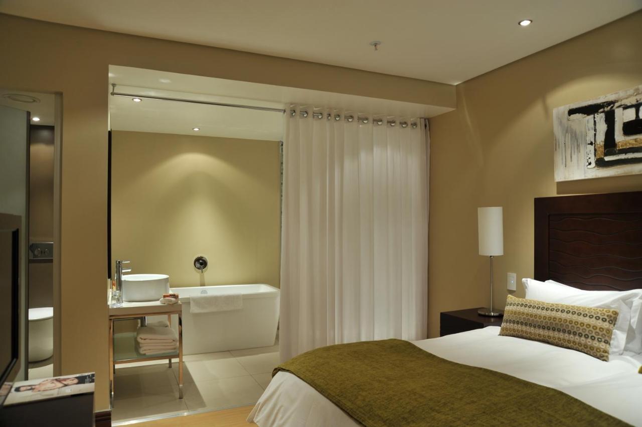 โปรเทีย โฮเทล บาย แมริออท ทรานสิต โออาร์ แทมโบ แอร์พอร์ต Hotel เคมป์ตัน พาร์ค ภายนอก รูปภาพ