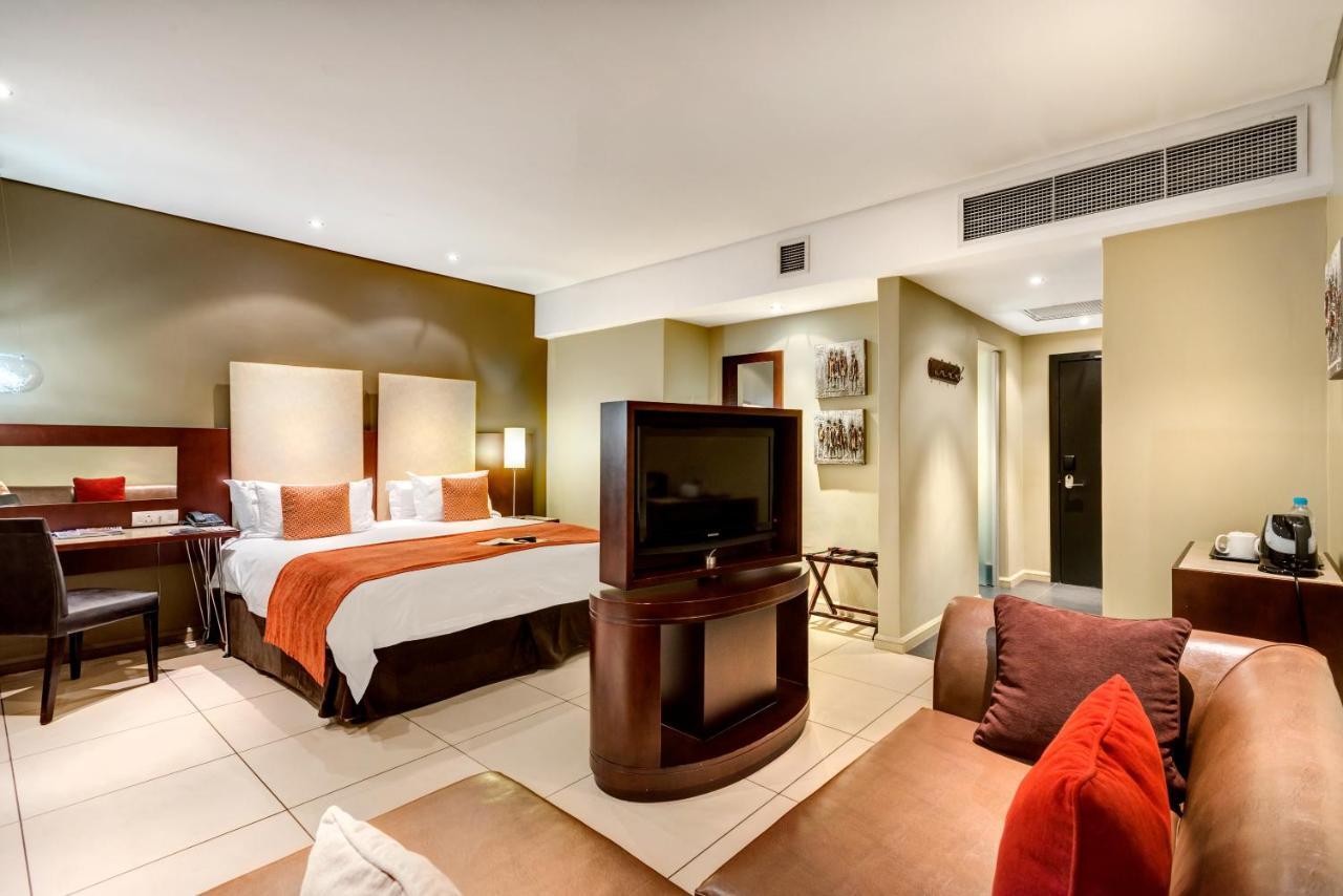 โปรเทีย โฮเทล บาย แมริออท ทรานสิต โออาร์ แทมโบ แอร์พอร์ต Hotel เคมป์ตัน พาร์ค ภายนอก รูปภาพ